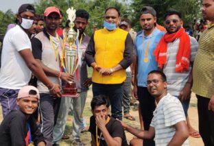 माँ काली क्रिकेट क्लब सूर्या बाजार द्वारा आयोजित टूर्नामेंट मैच में नुमर ने पुनपुरवा को 7 विकेट से हराया