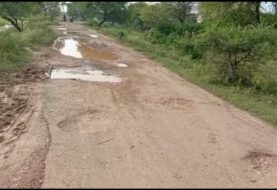 प्रखंड प्रमुख शंभू केसरी ने उठाया गिद्धौर से सेवा जाने वाली रोड का मुद्दा कहा सड़क की हालत जर्जर