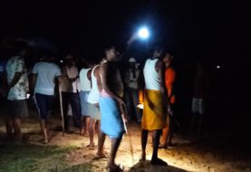 डुमरी गांव के ग्रामीणों ने एकजुट होकर बालू माफियाओं के खिलाफ खोला मोर्चा, मौके पर बालू से भरा तीन ट्रैक्टर पकड़ा