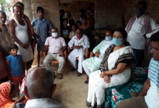 चकाई  एमएलए  सावित्री देवी पहुंची  अगाहरा गांव, मुलाकात किया  बज्रपात के शिकार हुए लोगों के परिजनों से