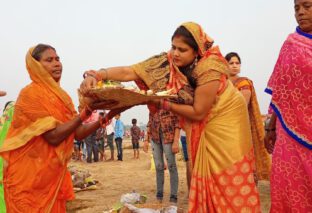 शनिवार को लोक आस्था का महापर्व छठ उगते सूर्य को अर्घ्य देने के साथ ही  संपन्न