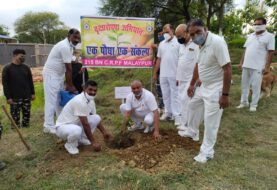 मलयपुर 215 सीआरपीएफ कैम्प परिसर में कंपनी कमाण्डेंट  मुकेश कुमार की अगुवाई में किया गया वृक्षारोपण