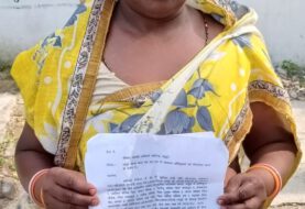 महिला ने जनता दरबार में वरीय पदाधिकारी से लगाई न्याय की गुहार