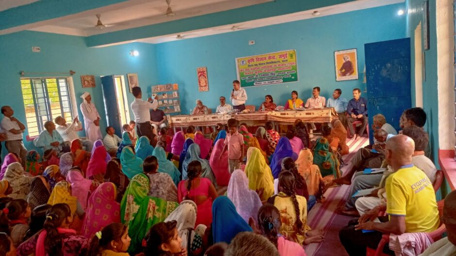 पशु विज्ञान विश्वविद्यालय पटना केंद्र द्वारा संचालित आदिवासी उपयोजना के अंतर्गत कृषक वैज्ञानिक वार्तालाप का आयोजन