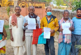 सेवा,सरसा व केतरु नवादा के आधा दर्जन ग्रामीणों ने राजस्व कर्मचारी पर लगया नाजायज राशि ऐंठ लेने का आरोप