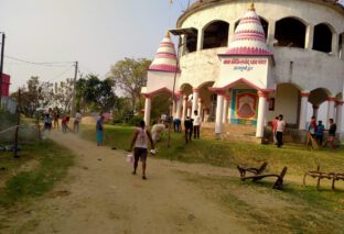 होलिकादहन के उपलक्ष्य में  ग्रामपंचायत राज गंगरा के मुखिया के आह्वान पर ग्रामीणों ने चलाया स्वच्छता अभियान