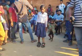 जमुई की सीमा को मिला कृत्रिम पैर, चेहरे पर खुशी की चमक