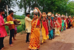 गोखुला में भगवान विष्णु मंदिर के भूमि पूजन को लेकर निकाला गया भव्य कलश यात्रा