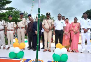 स्वतंत्रता दिवस पर लक्ष्मीपुर थाना परिसर व प्रखंड कार्यालय में शान से फहराया गया तिरंगा झंडा