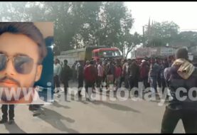 पीपीवाई कालेज से घर लौट रहे छात्र की बाइक से गिरकर संदिग्ध स्थिति में मौत, परिजनों ने किया घंटों सड़क जाम