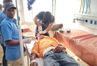 जमुई सिकंदरा मार्ग पर अनियंत्रित पिकअप ने पेड़ में मारी टक्कर, ड्राइवर गंभीर रूप से घायल