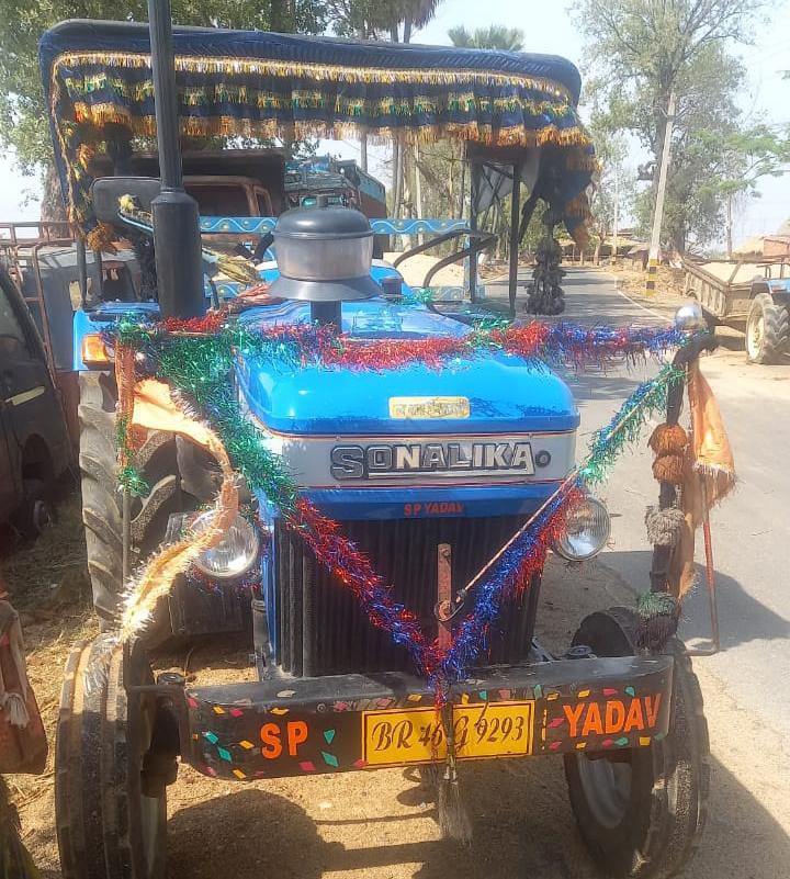 अवैध बालू लदे एक ट्रैक्टर को पुलिस ने किया जप्त।