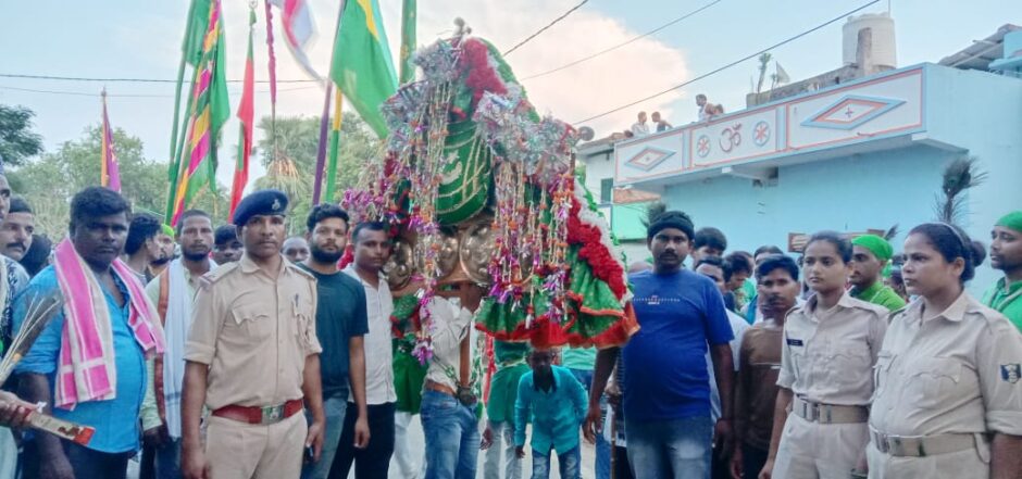 इमाम हुसैन याद में निकाला गया भव्य ताजिया जुलूस