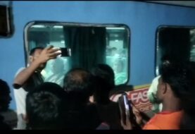 लंबे अरसे के बाद लालू यादव ट्रेन से किया सफर देखने के लिए लोगों की उमड़ी भीड़