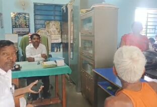 एक साल से अधूरा स्कूल भवन निर्माण, बरामदे में चल रही कक्षाएं