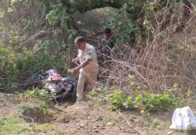 घोटारी जंगल के पास दर्दनाक सड़क हादसा: मामा-भांजा की बाइक को अज्ञात वाहन ने मारी टक्कर, एक की मौत, एक गंभीर घायल