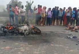 जेसीबी की टक्कर से बाइक में ब्लास्ट, बाइक सवार की जलकर मौत